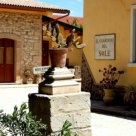 Il Giardino Del Sole مزرعة للإقامة *